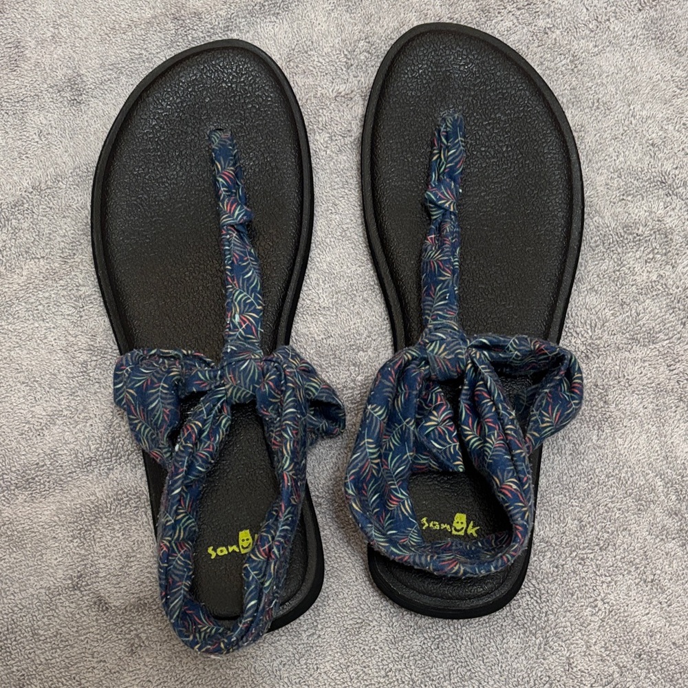 Sanuk Women's Black Sandals with Blue Patterned Straps
